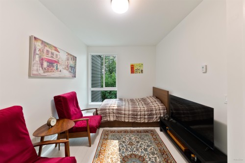 205-733 3Rd Street W, North Vancouver, BC - Indoor Photo Showing Other Room