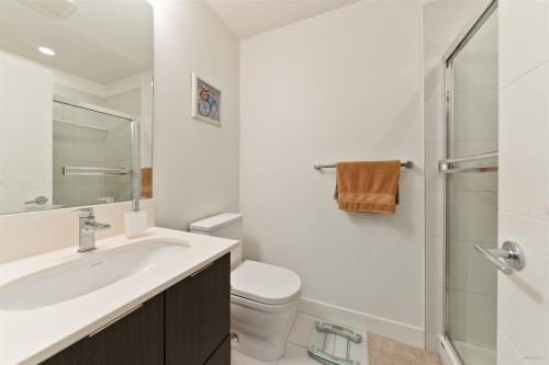 205-733 3Rd Street W, North Vancouver, BC - Indoor Photo Showing Other Room