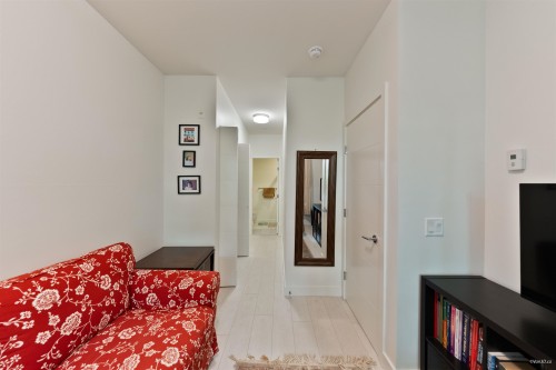 205-733 3Rd Street W, North Vancouver, BC - Indoor Photo Showing Bedroom