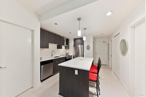 205-733 3Rd Street W, North Vancouver, BC - Indoor Photo Showing Kitchen