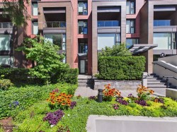 1573 57 Avenue W Vancouver, BC V6P 0H7