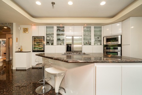 1496 Johnson Street, Coquitlam, BC - Indoor Photo Showing Kitchen
