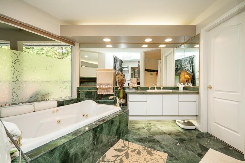 1496 Johnson Street, Coquitlam, BC - Indoor Photo Showing Bathroom