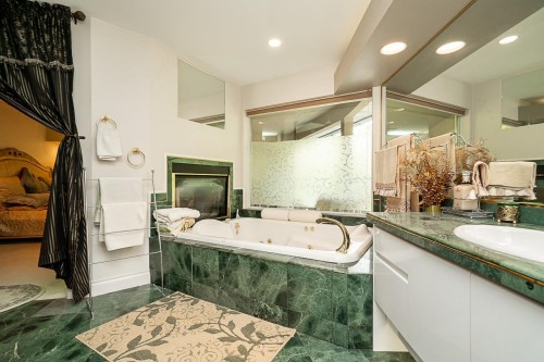 1496 Johnson Street, Coquitlam, BC - Indoor Photo Showing Bathroom