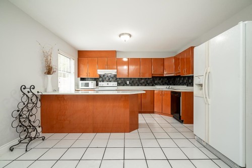 1496 Johnson Street, Coquitlam, BC - Indoor Photo Showing Kitchen
