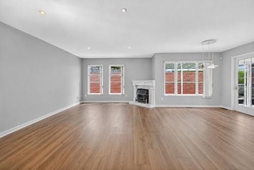 38 Timbercrest Drive, Port Moody, BC - Indoor Photo Showing Living Room With Fireplace