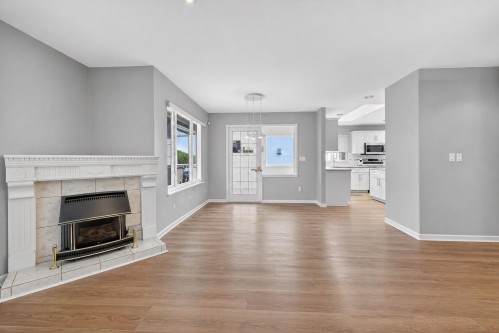 38 Timbercrest Drive, Port Moody, BC - Indoor Photo Showing Living Room With Fireplace