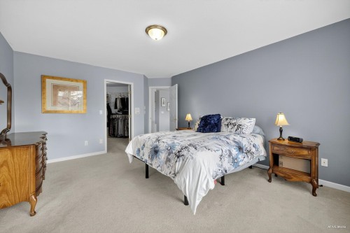 38 Timbercrest Drive, Port Moody, BC - Indoor Photo Showing Bedroom