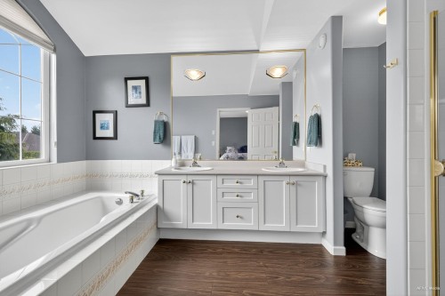 38 Timbercrest Drive, Port Moody, BC - Indoor Photo Showing Bathroom