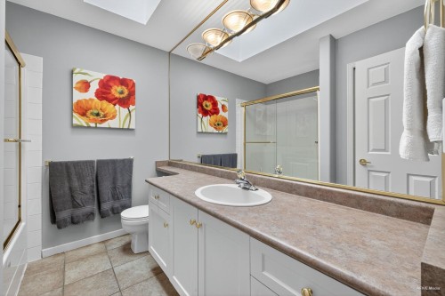 38 Timbercrest Drive, Port Moody, BC - Indoor Photo Showing Bathroom