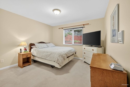 38 Timbercrest Drive, Port Moody, BC - Indoor Photo Showing Bedroom