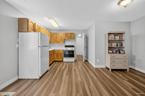 38 Timbercrest Drive, Port Moody, BC - Indoor Photo Showing Kitchen