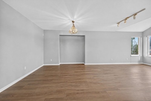 38 Timbercrest Drive, Port Moody, BC - Indoor Photo Showing Other Room