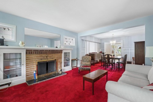 3149 King Edward Avenue W, Vancouver, BC - Indoor Photo Showing Living Room With Fireplace