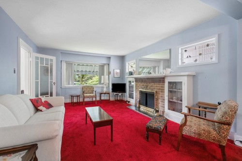 3149 King Edward Avenue W, Vancouver, BC - Indoor Photo Showing Living Room With Fireplace