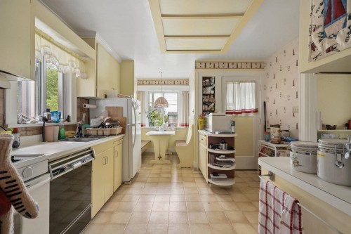 3149 King Edward Avenue W, Vancouver, BC - Indoor Photo Showing Kitchen