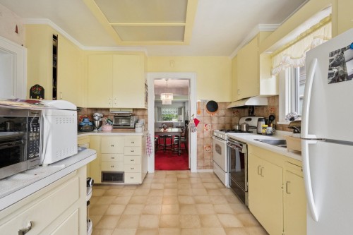 3149 King Edward Avenue W, Vancouver, BC - Indoor Photo Showing Kitchen With Double Sink