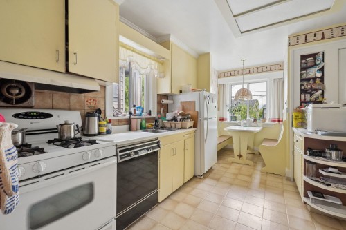 3149 King Edward Avenue W, Vancouver, BC - Indoor Photo Showing Kitchen With Double Sink
