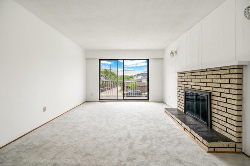 2539 34Th Avenue E, Vancouver, BC - Indoor With Fireplace