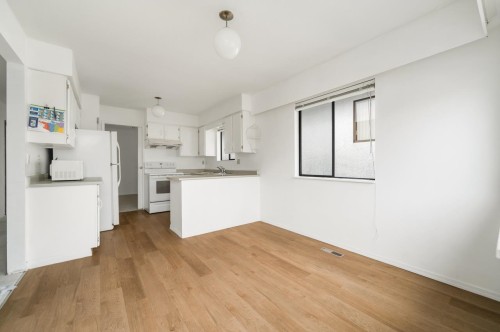 2539 34Th Avenue E, Vancouver, BC - Indoor Photo Showing Kitchen