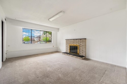 2539 34Th Avenue E, Vancouver, BC - Indoor Photo Showing Living Room With Fireplace