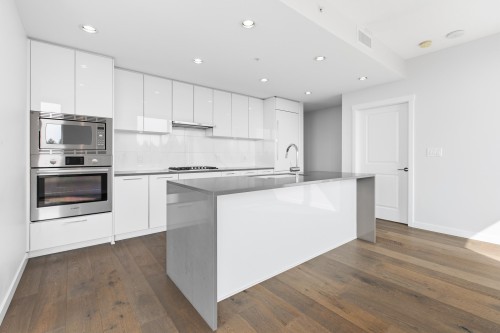 1908-3487 Binning Road, Vancouver, BC - Indoor Photo Showing Kitchen With Upgraded Kitchen
