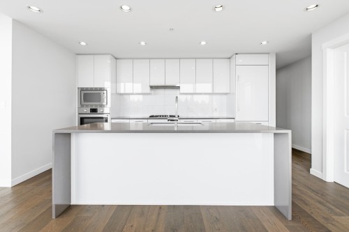 1908-3487 Binning Road, Vancouver, BC - Indoor Photo Showing Kitchen