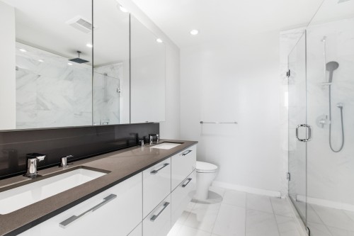 1908-3487 Binning Road, Vancouver, BC - Indoor Photo Showing Bathroom