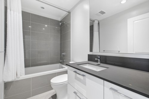 1908-3487 Binning Road, Vancouver, BC - Indoor Photo Showing Bathroom