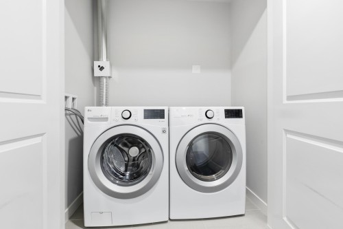 1908-3487 Binning Road, Vancouver, BC - Indoor Photo Showing Laundry Room