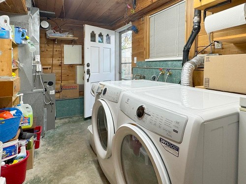 8140 Lucas Road, Richmond, BC - Indoor Photo Showing Laundry Room