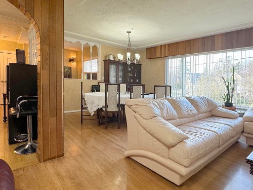 8140 Lucas Road, Richmond, BC - Indoor Photo Showing Living Room
