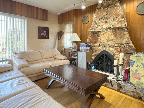 8140 Lucas Road, Richmond, BC - Indoor Photo Showing Living Room With Fireplace