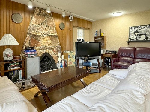 8140 Lucas Road, Richmond, BC - Indoor Photo Showing Living Room