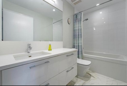 4066 Yukon Street, Vancouver, BC - Indoor Photo Showing Bathroom