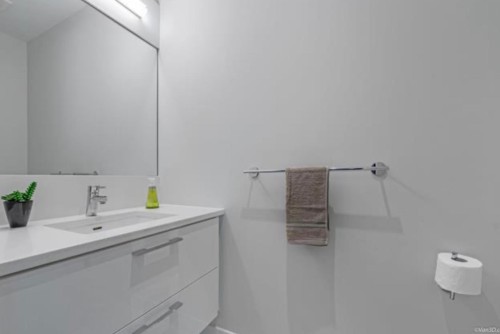 4066 Yukon Street, Vancouver, BC - Indoor Photo Showing Bathroom
