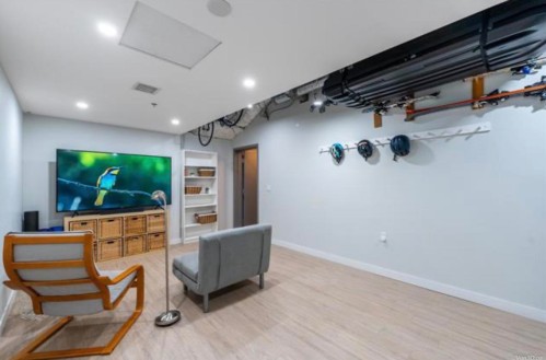 4066 Yukon Street, Vancouver, BC - Indoor