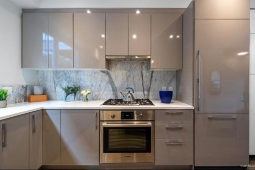 4066 Yukon Street, Vancouver, BC - Indoor Photo Showing Kitchen With Upgraded Kitchen