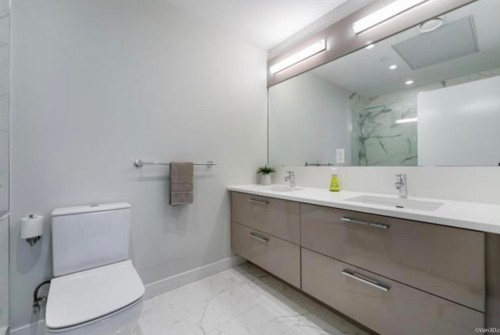 4066 Yukon Street, Vancouver, BC - Indoor Photo Showing Bathroom