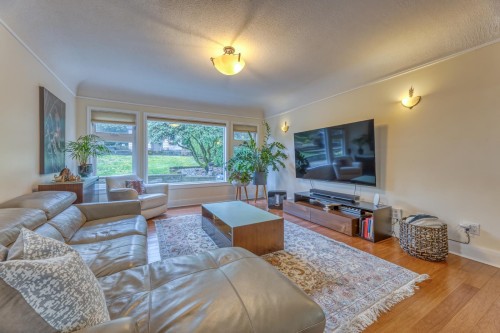 1227 Ioco Road, Port Moody, BC - Indoor Photo Showing Living Room