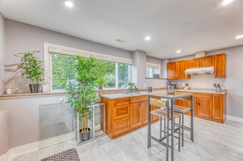 1227 Ioco Road, Port Moody, BC - Indoor Photo Showing Kitchen