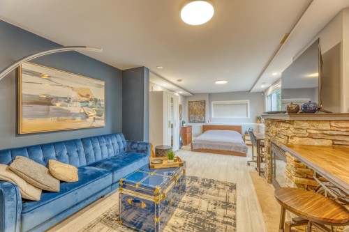 1227 Ioco Road, Port Moody, BC - Indoor Photo Showing Living Room