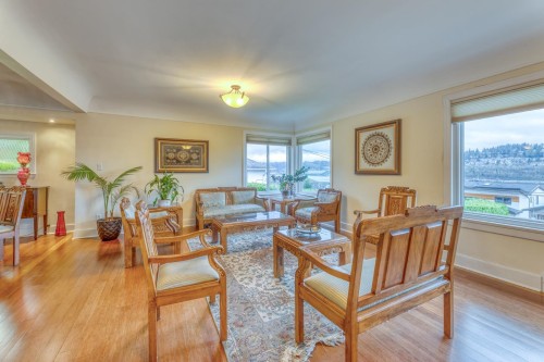 1227 Ioco Road, Port Moody, BC - Indoor Photo Showing Living Room