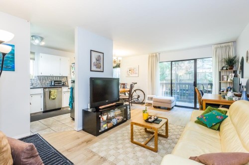 9110 Centaurus Circle, Burnaby, BC - Indoor Photo Showing Living Room