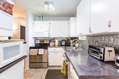 9110 Centaurus Circle, Burnaby, BC - Indoor Photo Showing Kitchen With Upgraded Kitchen