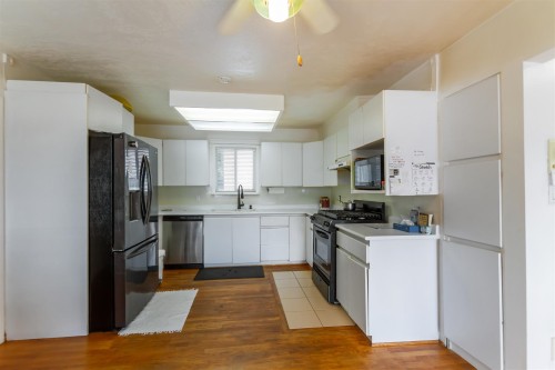 1650 Ioco Road, Port Moody, BC - Indoor Photo Showing Kitchen
