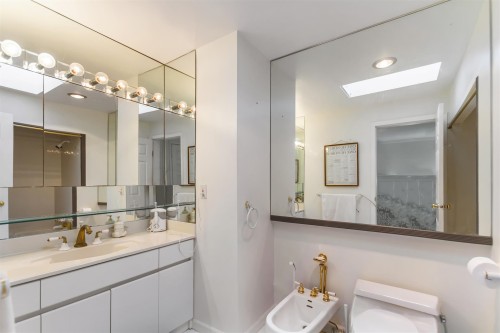 1650 Ioco Road, Port Moody, BC - Indoor Photo Showing Bathroom