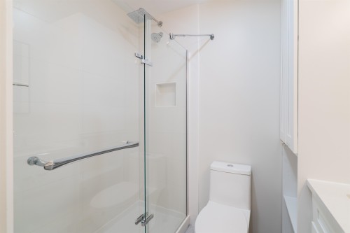 1139 Heritage Boulevard, North Vancouver, BC - Indoor Photo Showing Bathroom