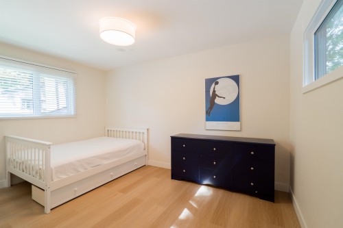 1139 Heritage Boulevard, North Vancouver, BC - Indoor Photo Showing Bedroom
