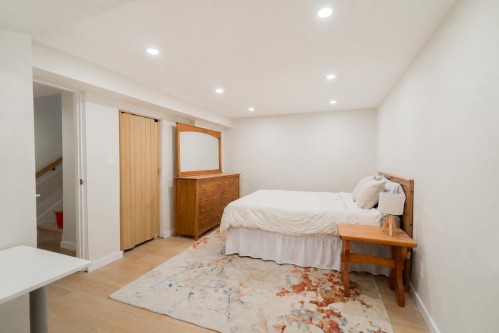 1139 Heritage Boulevard, North Vancouver, BC - Indoor Photo Showing Bedroom